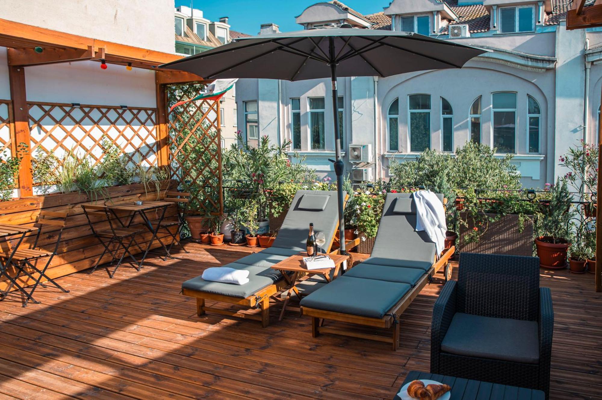 Three Dolphins Hotel With Rooftop Terracе Varna Exteriér fotografie
